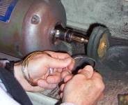 tk-polishing-machine-hands.jpg